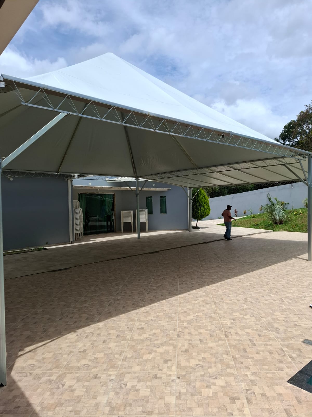 Tenda com medida 5x5 com um avanço de 3m